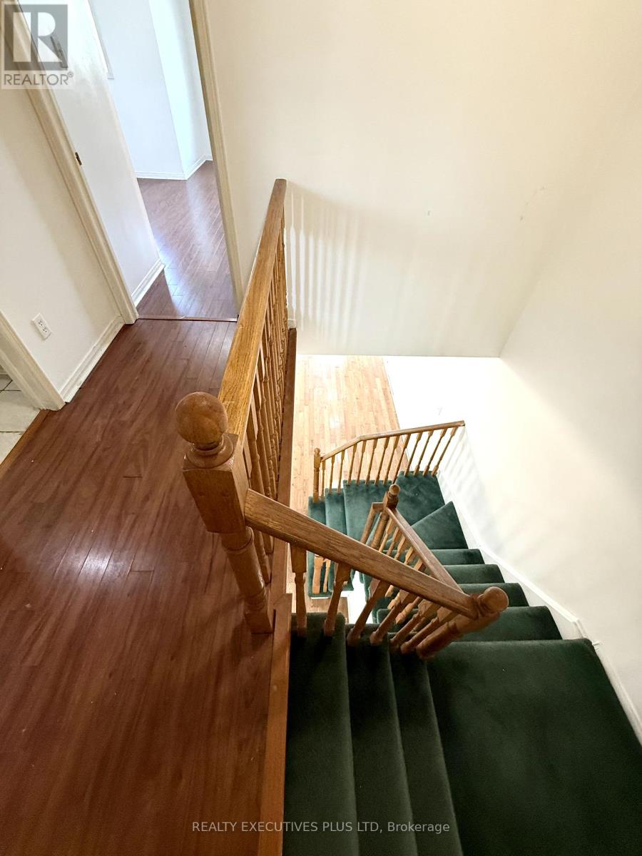 55 Ravenscliffe Court, Brampton, Ontario  L6X 4N9 - Photo 14 - W12449331