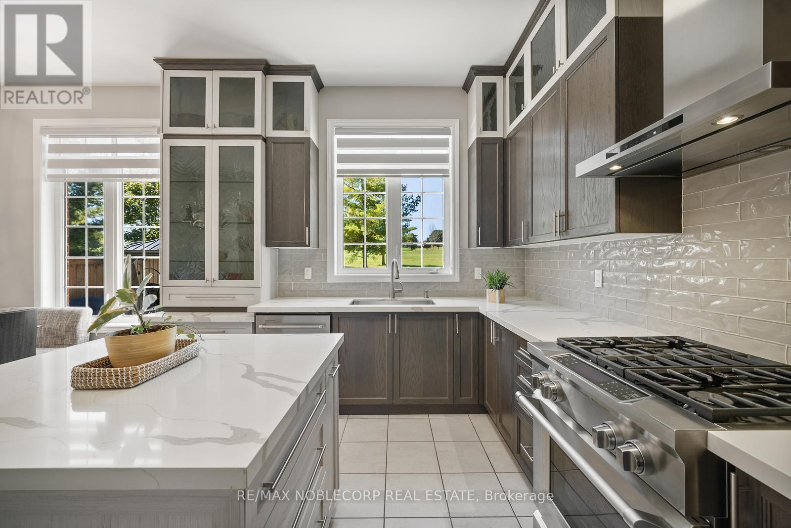 68 Inverness Way, Bradford West Gwillimbury, Ontario  L3Z 0W5 - Photo 11 - N12445356