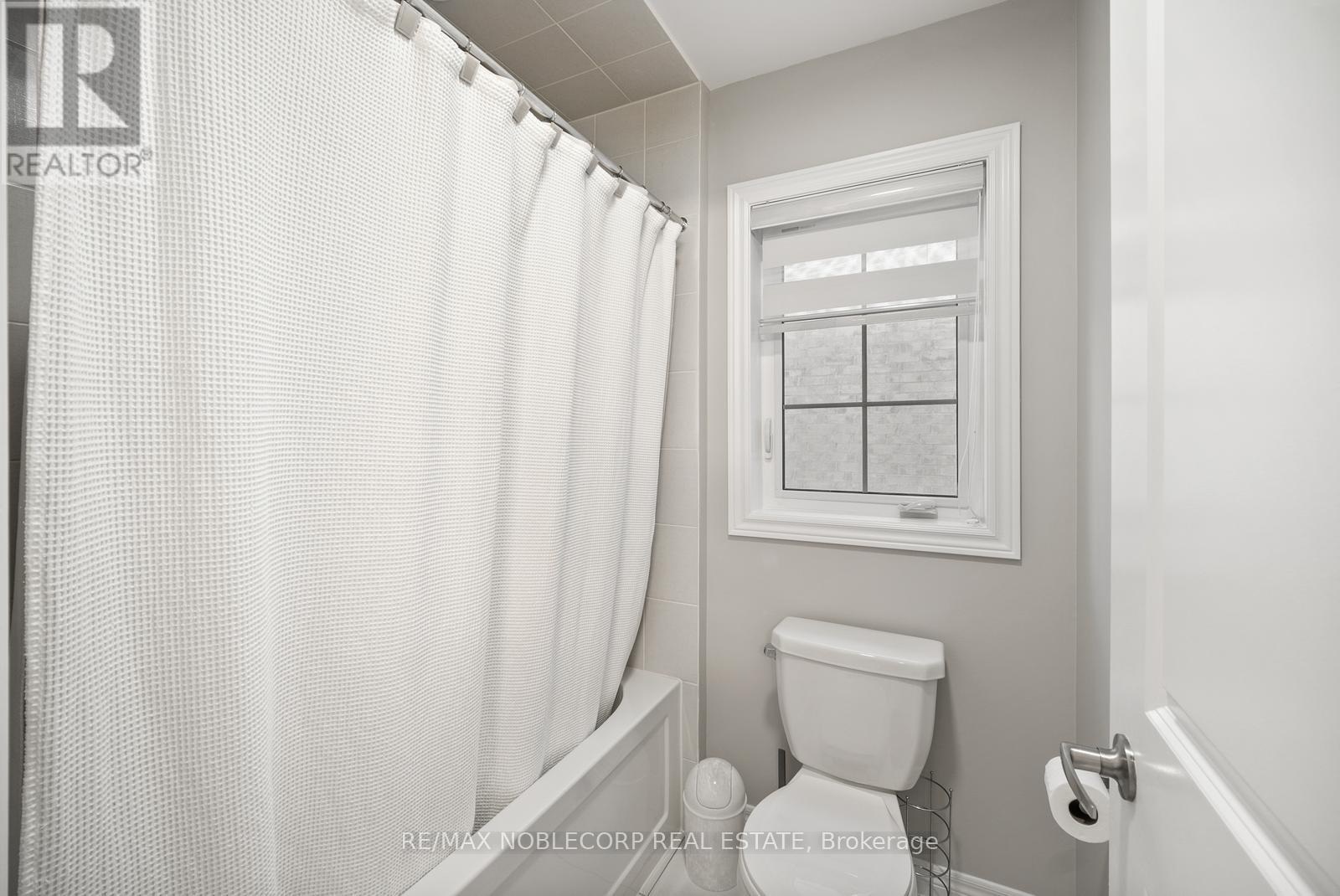 68 Inverness Way, Bradford West Gwillimbury, Ontario  L3Z 0W5 - Photo 35 - N12445356