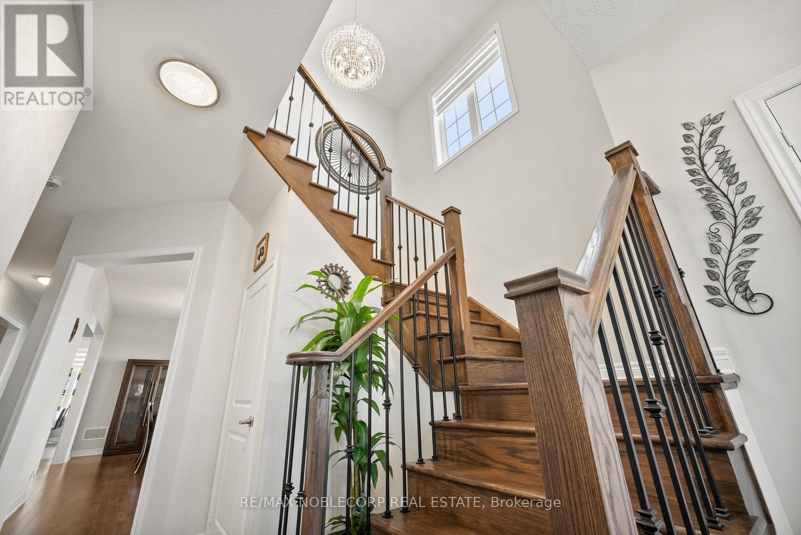 68 Inverness Way, Bradford West Gwillimbury, Ontario  L3Z 0W5 - Photo 6 - N12445356