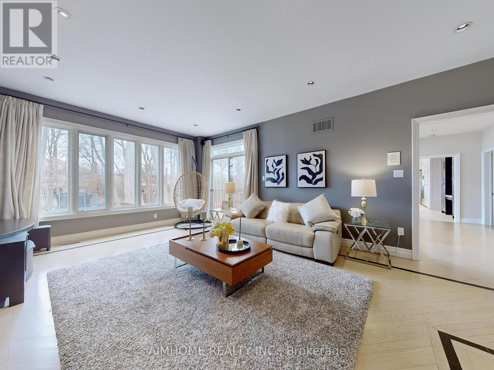 145 Renaissance Court, Vaughan (Beverley Glen), Ontario  L4J 7W4 - Photo 4 - N12449382