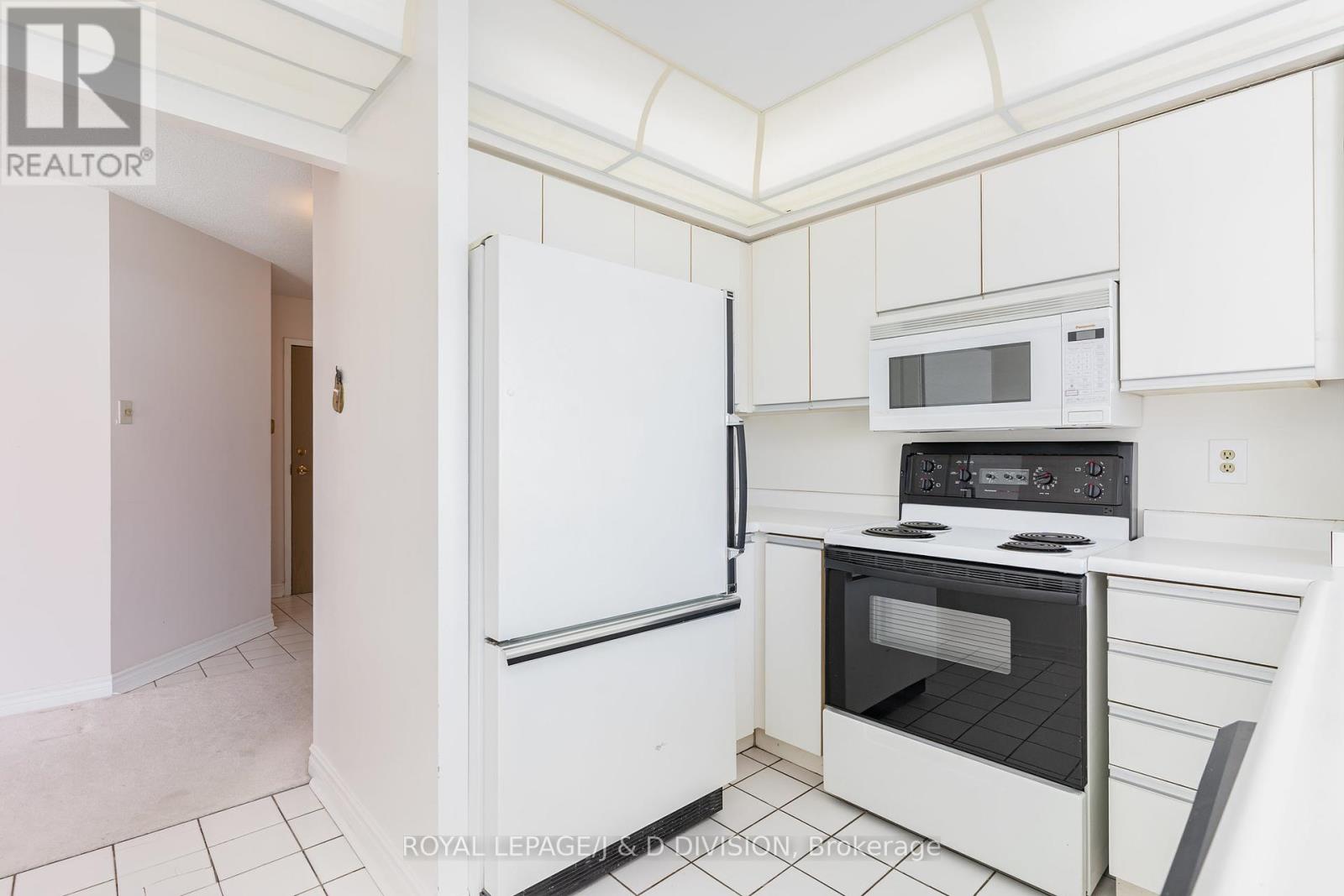 815 - 8501 Bayview Avenue, Richmond Hill (Doncrest), Ontario  L4B 3J7 - Photo 10 - N12449433