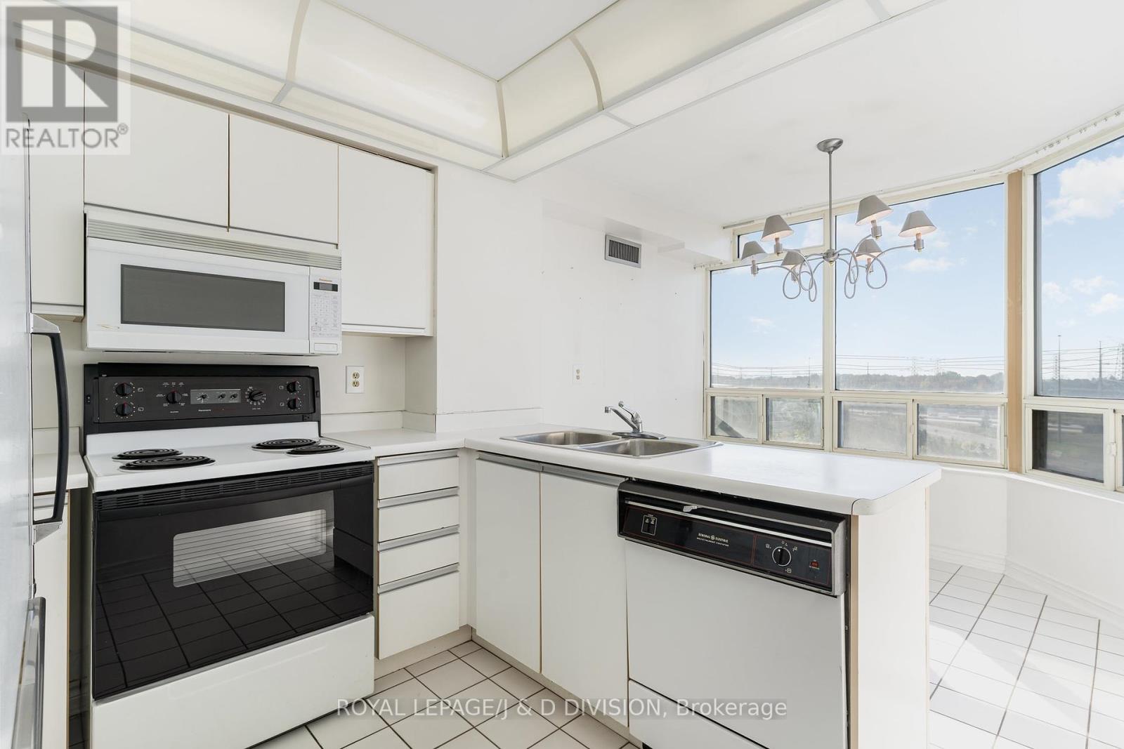 815 - 8501 Bayview Avenue, Richmond Hill (Doncrest), Ontario  L4B 3J7 - Photo 11 - N12449433