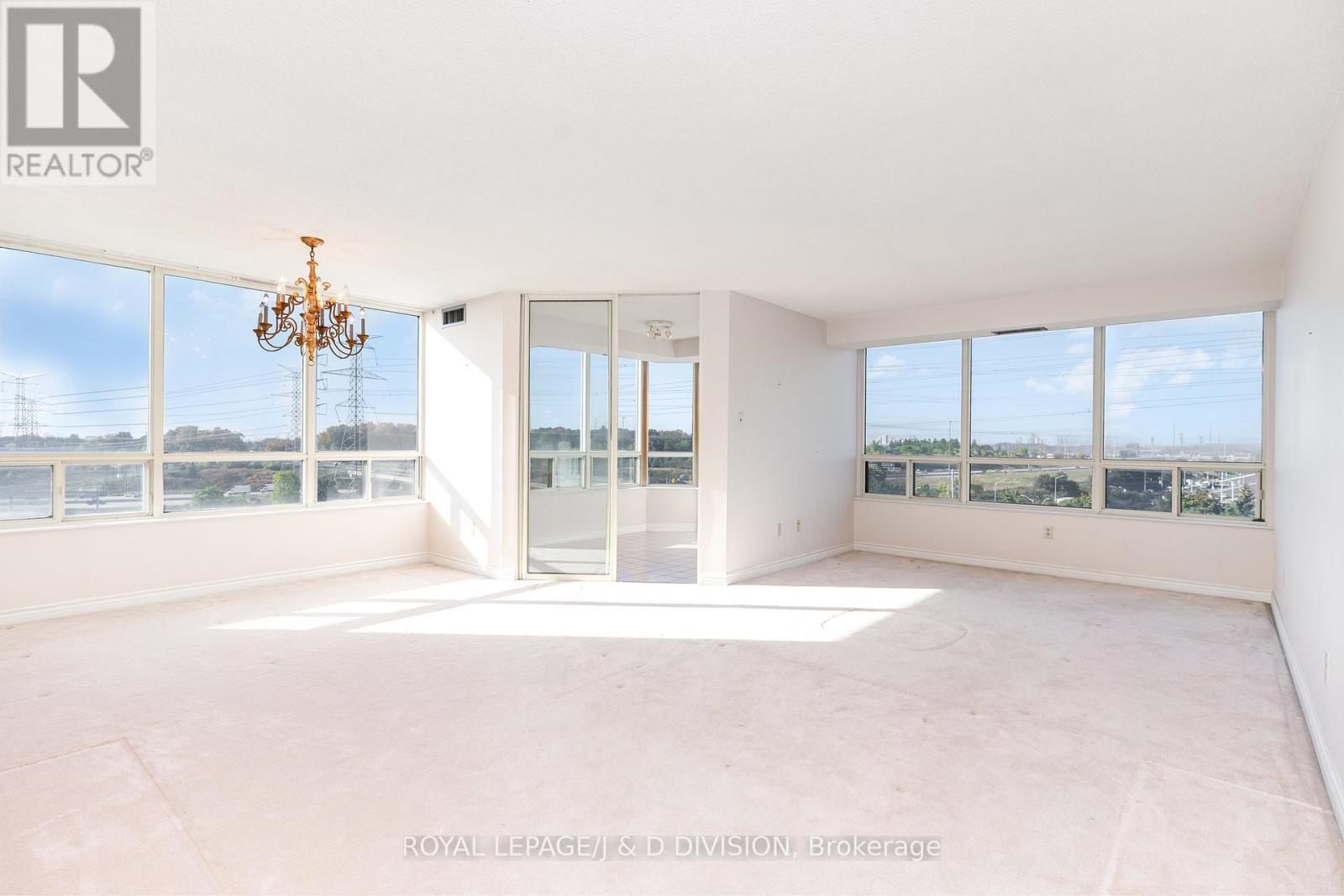 815 - 8501 Bayview Avenue, Richmond Hill (Doncrest), Ontario  L4B 3J7 - Photo 2 - N12449433