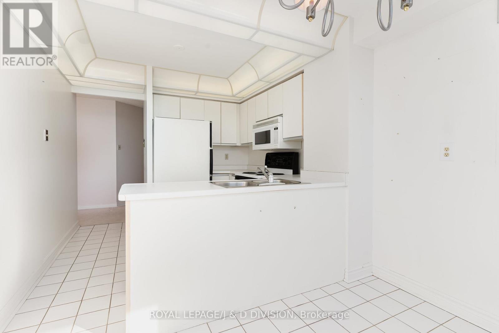 815 - 8501 Bayview Avenue, Richmond Hill (Doncrest), Ontario  L4B 3J7 - Photo 9 - N12449433
