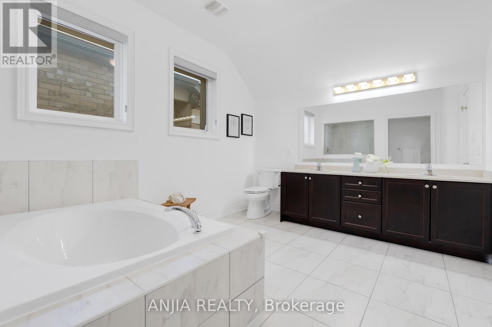 9 Mario Avenue, Markham (Cachet), Ontario  L6C 0X8 - Photo 33 - N12449459