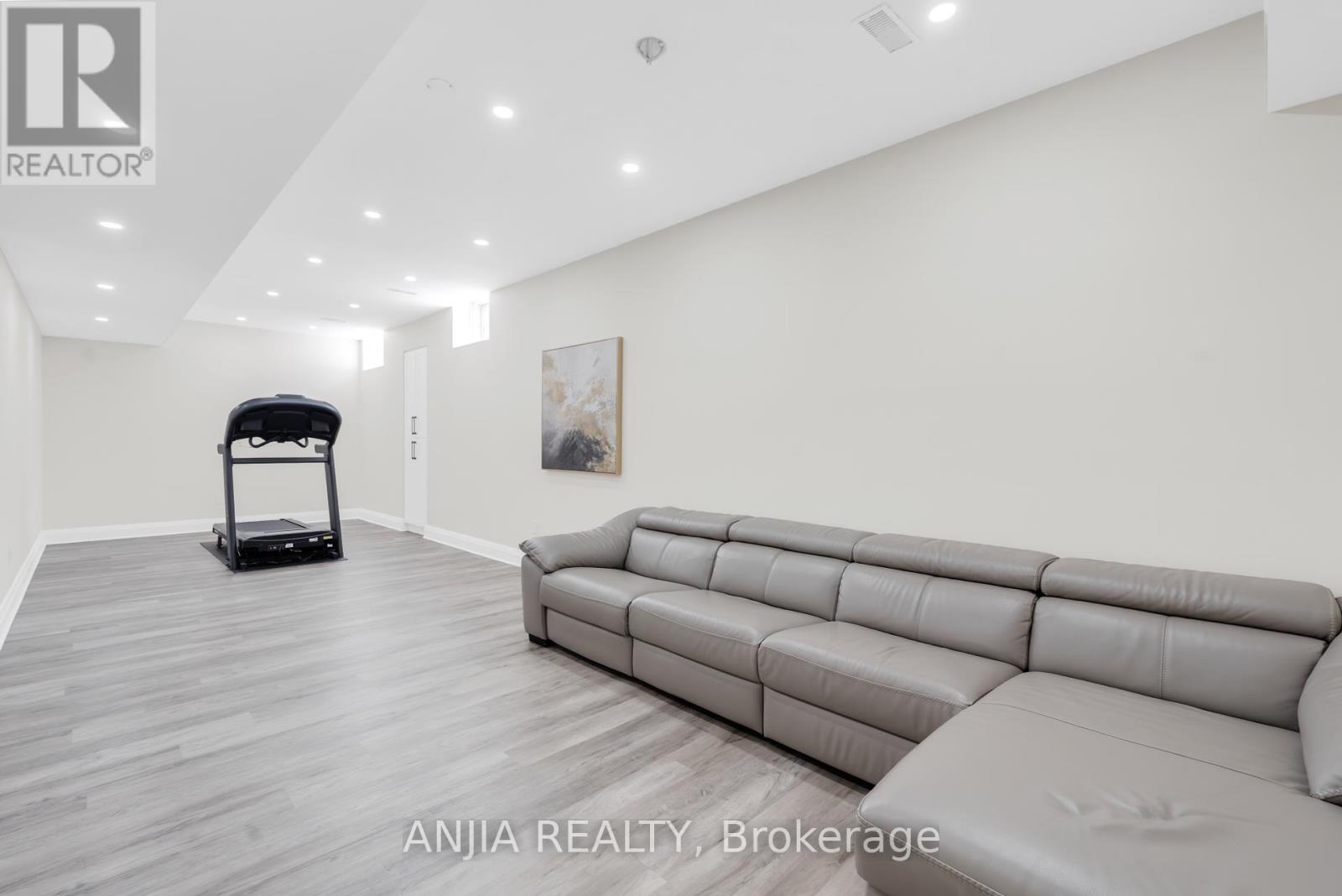 9 Mario Avenue, Markham (Cachet), Ontario  L6C 0X8 - Photo 37 - N12449459