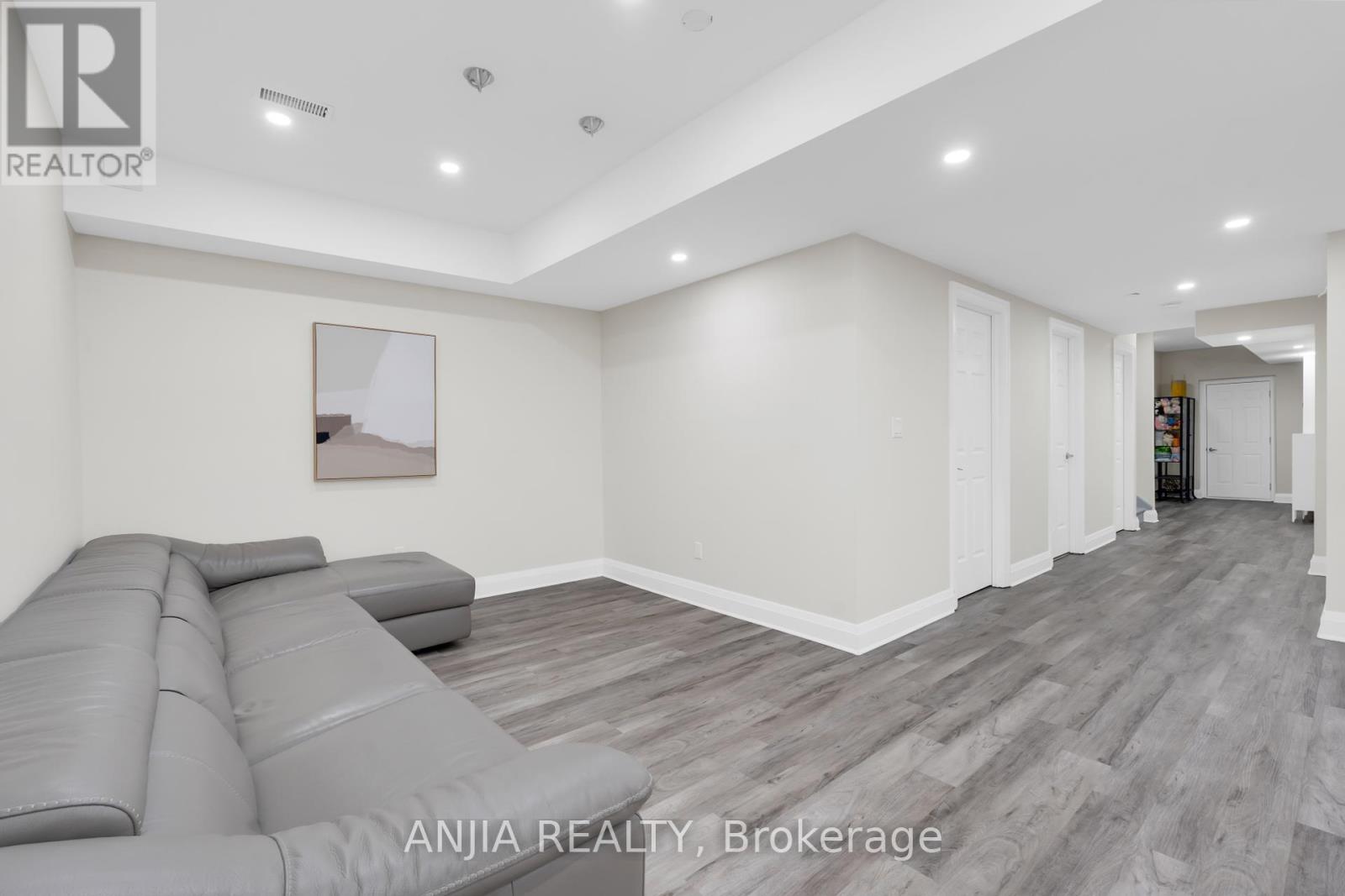 9 Mario Avenue, Markham (Cachet), Ontario  L6C 0X8 - Photo 38 - N12449459