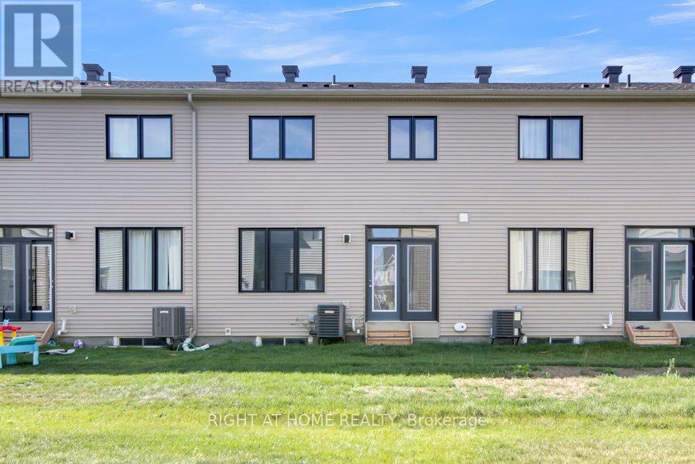 738 Quilter Row, Ottawa, Ontario  K0A 2Z0 - Photo 44 - X12424925