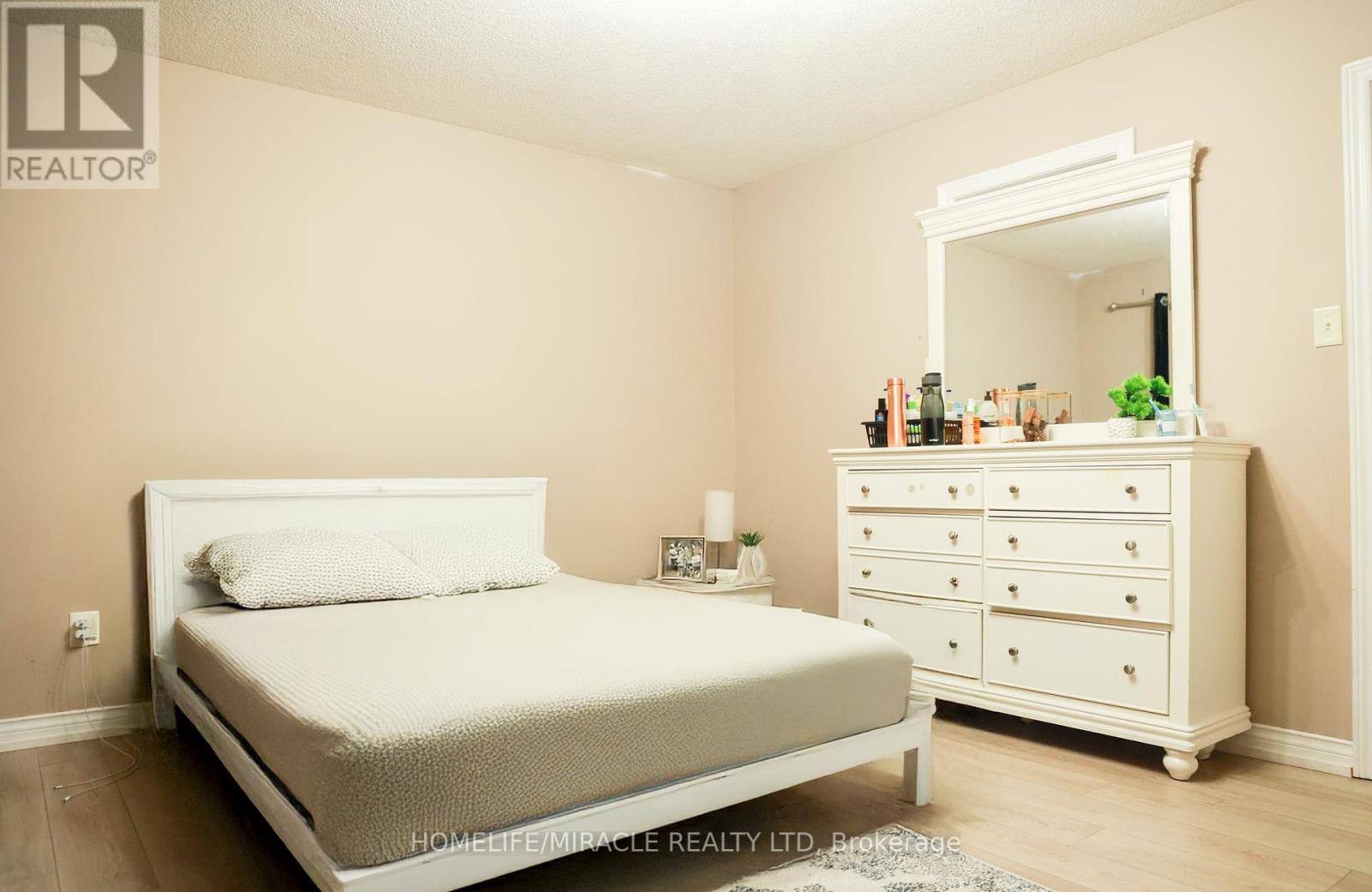 67 Stollar Boulevard W, Barrie (Little Lake), Ontario  L4N 6N3 - Photo 6 - S12449352