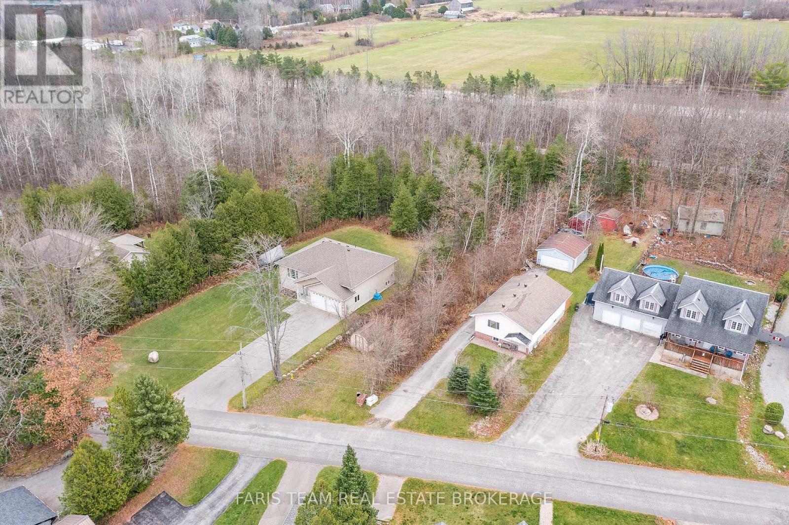 121 Mitchells Beach Road, Tay (Victoria Harbour), Ontario  L0K 2A0 - Photo 2 - S12449369