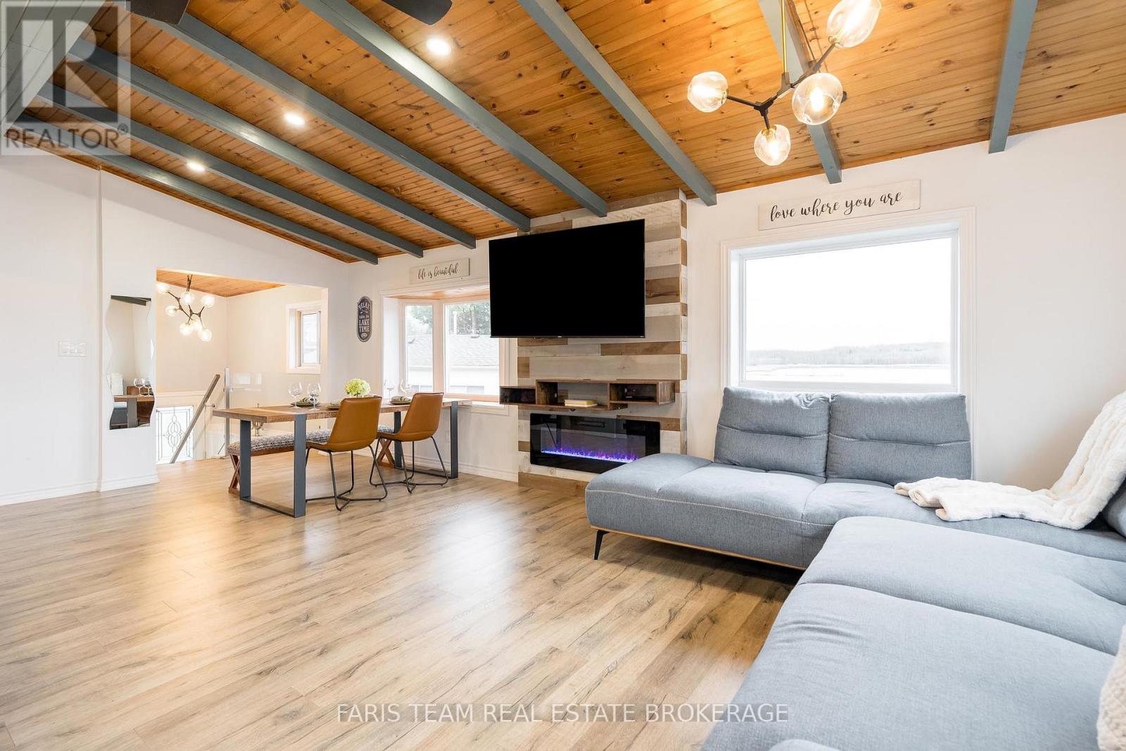 122 Mitchells Beach Road, Tay (Victoria Harbour), Ontario  L0K 2A0 - Photo 10 - S12449403
