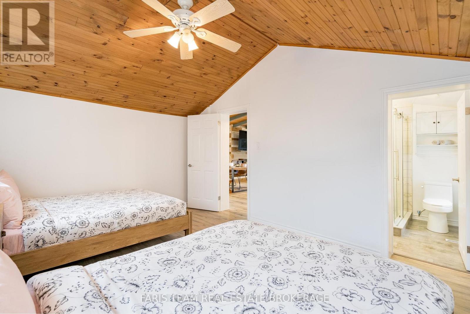 122 Mitchells Beach Road, Tay (Victoria Harbour), Ontario  L0K 2A0 - Photo 12 - S12449403