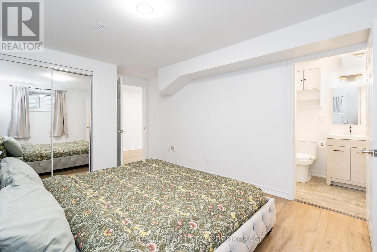 122 Mitchells Beach Road, Tay (Victoria Harbour), Ontario  L0K 2A0 - Photo 16 - S12449403