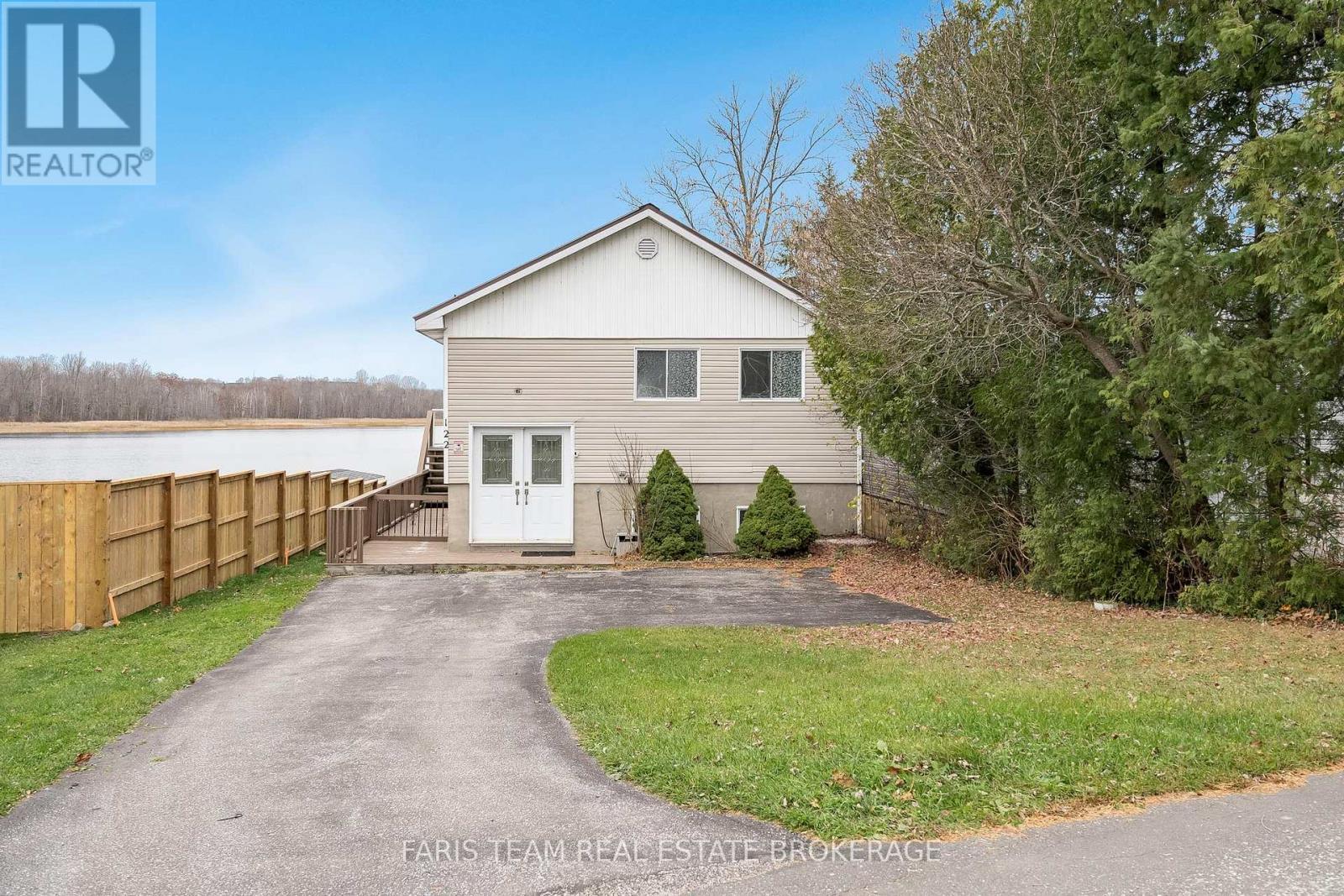 122 Mitchells Beach Road, Tay (Victoria Harbour), Ontario  L0K 2A0 - Photo 3 - S12449403