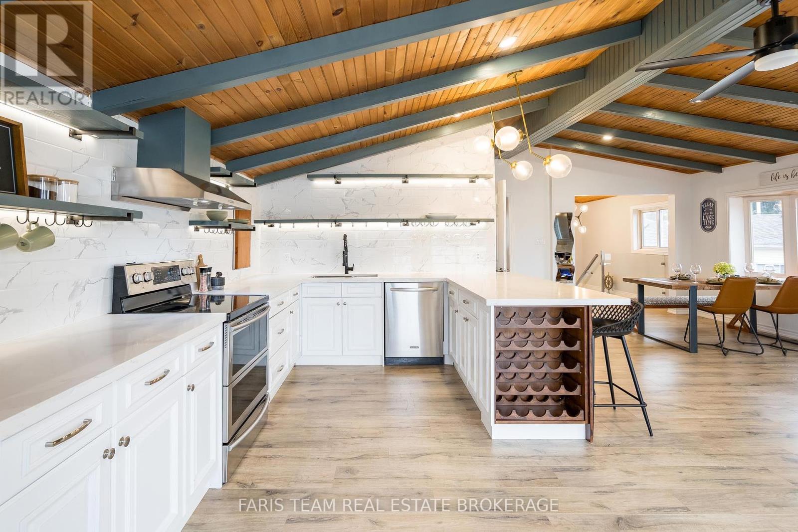 122 Mitchells Beach Road, Tay (Victoria Harbour), Ontario  L0K 2A0 - Photo 5 - S12449403
