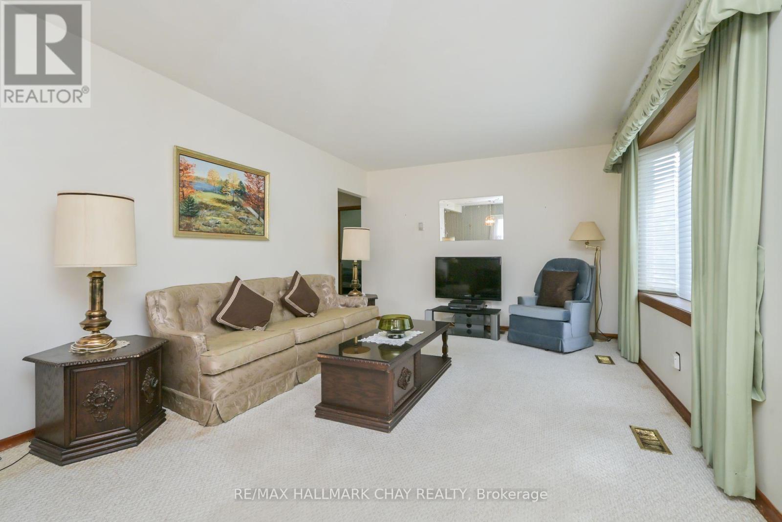 20 Leach Street, Orillia, Ontario  L3V 5N7 - Photo 10 - S12449500