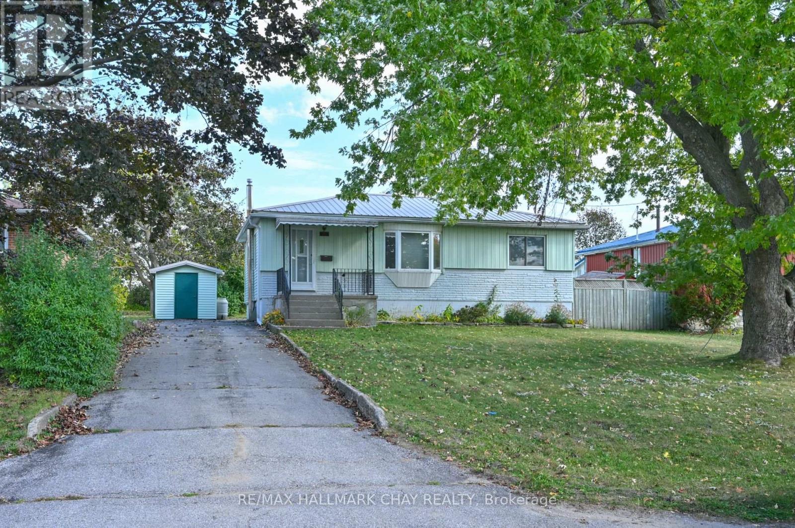 20 Leach Street, Orillia, Ontario  L3V 5N7 - Photo 2 - S12449500