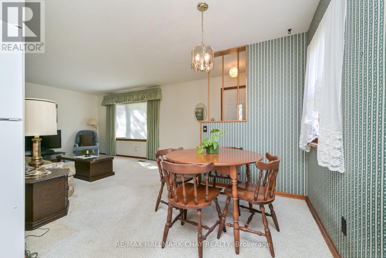 20 Leach Street, Orillia, Ontario  L3V 5N7 - Photo 8 - S12449500