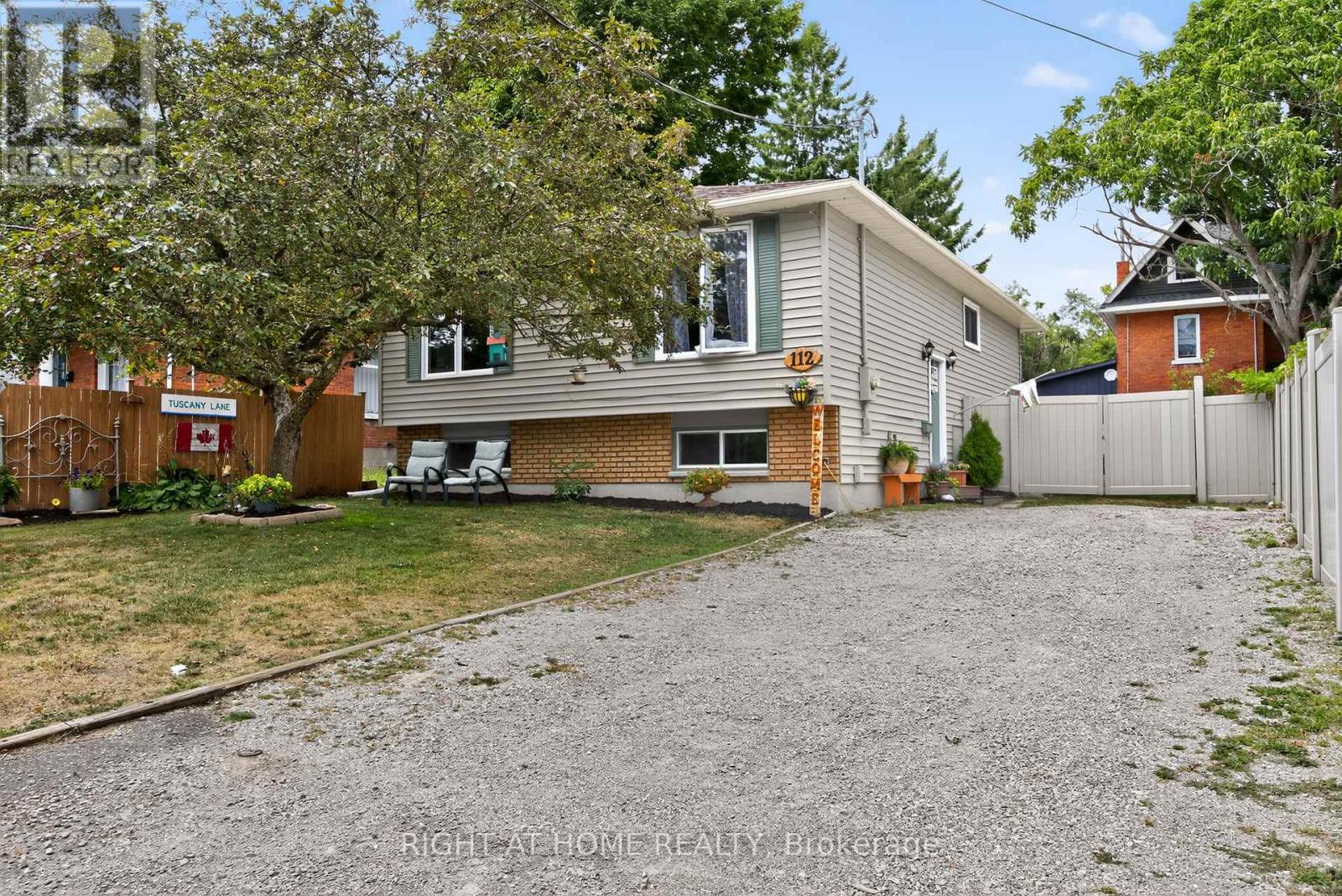 112 Borland Street E, Orillia, Ontario  L3V 2B7 - Photo 1 - S12449502