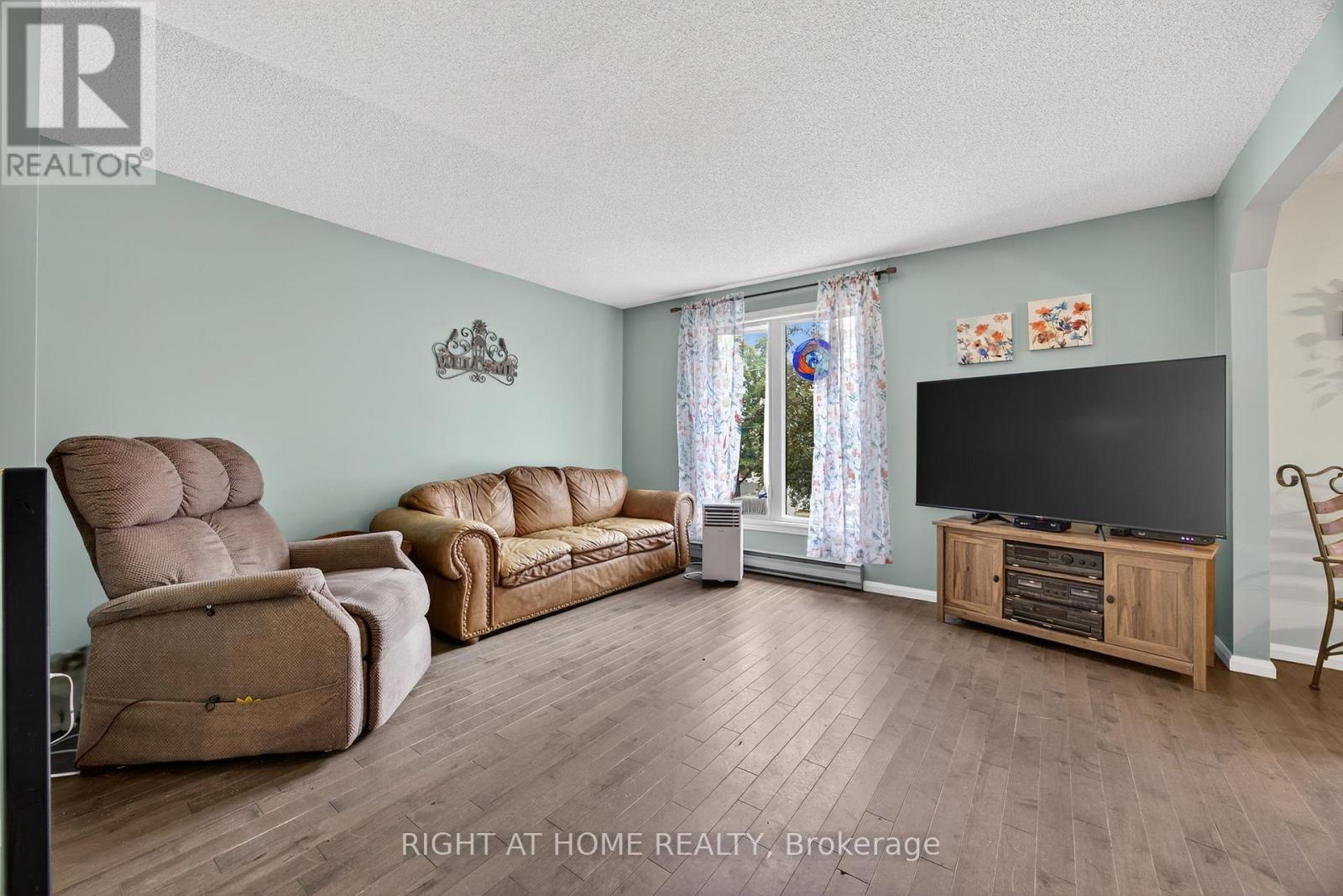 112 Borland Street E, Orillia, Ontario  L3V 2B7 - Photo 11 - S12449502