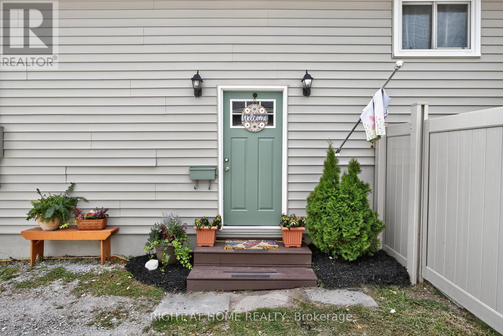 112 Borland Street E, Orillia, Ontario  L3V 2B7 - Photo 2 - S12449502