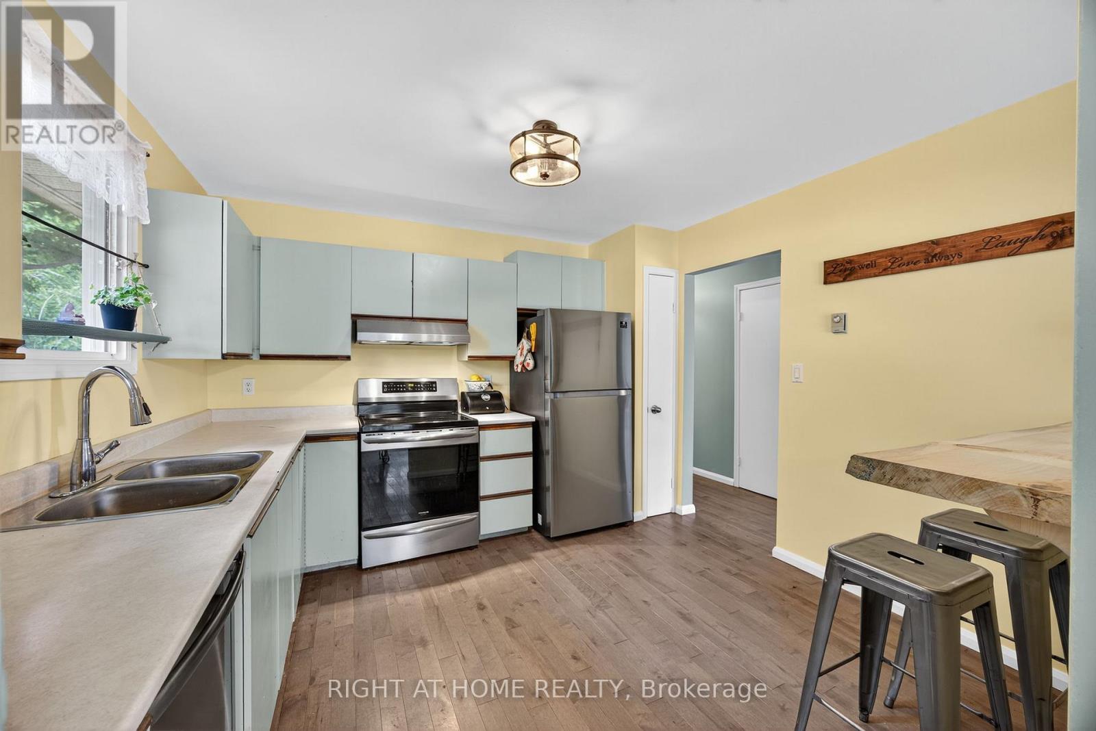 112 Borland Street E, Orillia, Ontario  L3V 2B7 - Photo 6 - S12449502