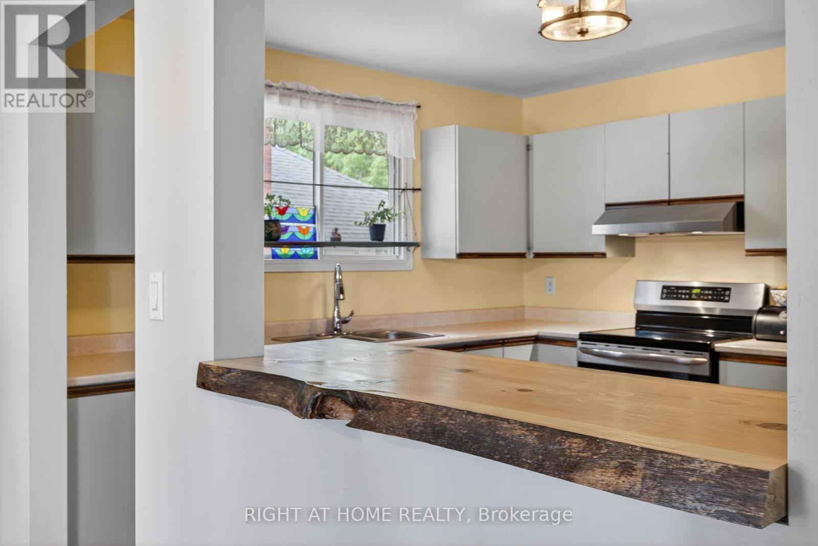 112 Borland Street E, Orillia, Ontario  L3V 2B7 - Photo 7 - S12449502