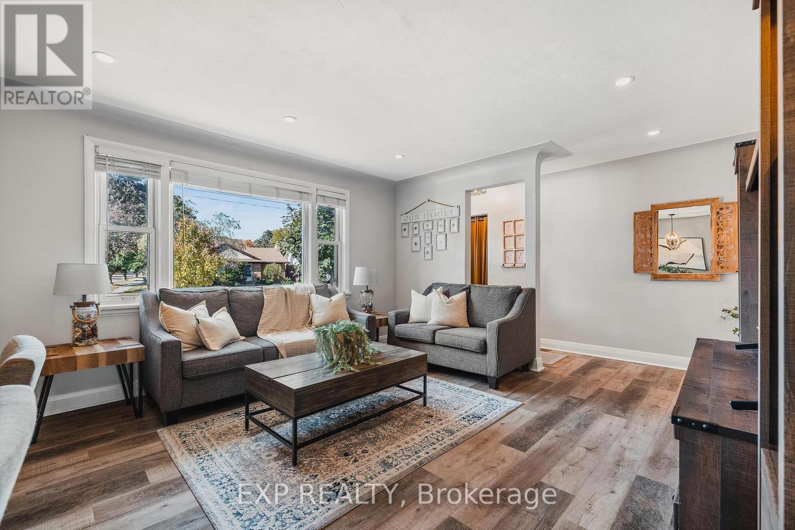 300 Melrose Avenue, Kitchener, Ontario  N2H 2C1 - Photo 4 - X12426701