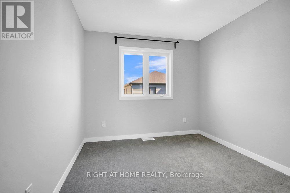 738 Quilter Row, Ottawa, Ontario  K0A 2Z0 - Photo 41 - X12424925
