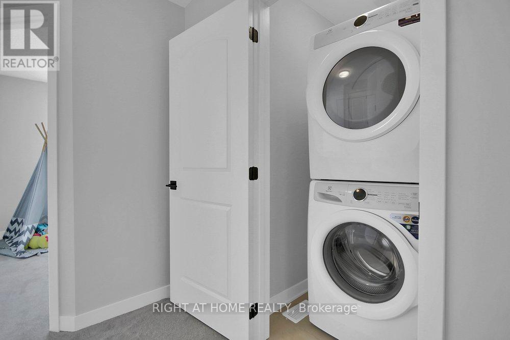 738 Quilter Row, Ottawa, Ontario  K0A 2Z0 - Photo 42 - X12424925