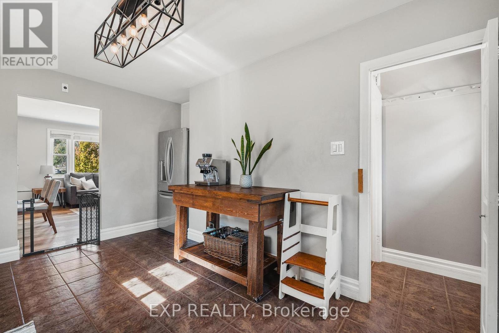 300 Melrose Avenue, Kitchener, Ontario  N2H 2C1 - Photo 9 - X12426701