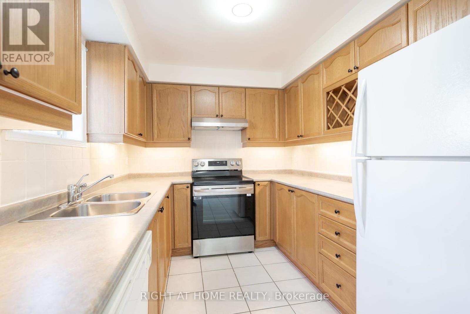 39 Viceroy Crescent, Brampton (Northwest Sandalwood Parkway), Ontario  L7A 1V7 - Photo 13 - W12449363