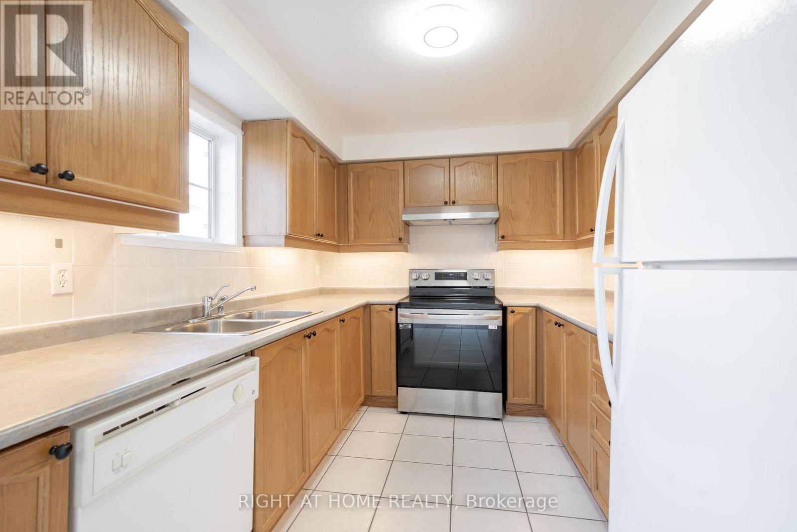 39 Viceroy Crescent, Brampton (Northwest Sandalwood Parkway), Ontario  L7A 1V7 - Photo 14 - W12449363