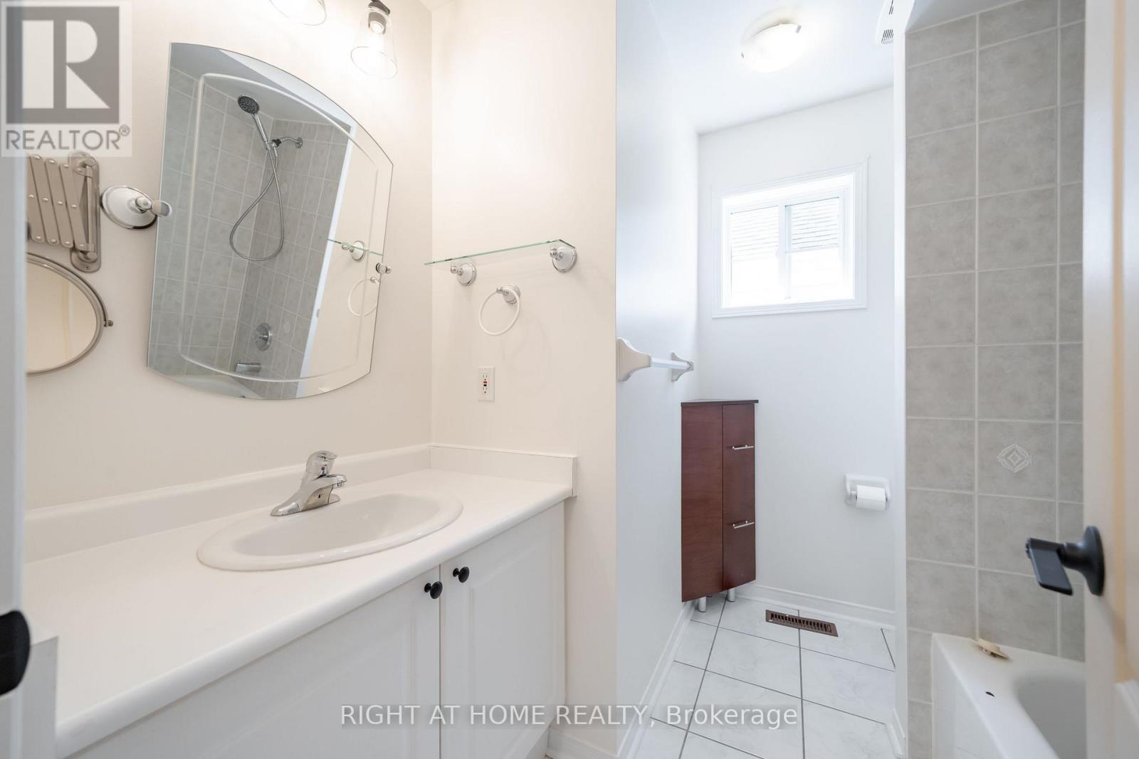 39 Viceroy Crescent, Brampton (Northwest Sandalwood Parkway), Ontario  L7A 1V7 - Photo 21 - W12449363