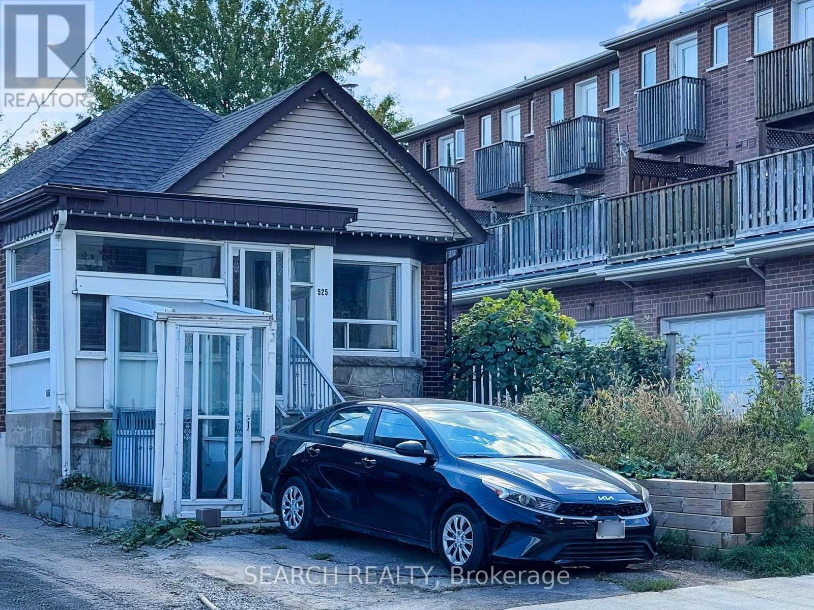 525 Hopewell Avenue, Toronto, Ontario  M6E 2S5 - Photo 2 - W12449365