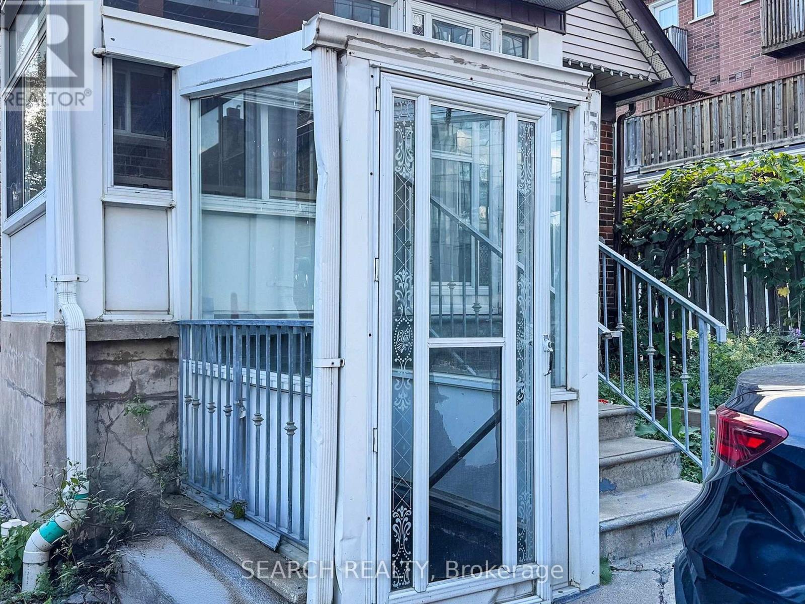 525 Hopewell Avenue, Toronto, Ontario  M6E 2S5 - Photo 3 - W12449365