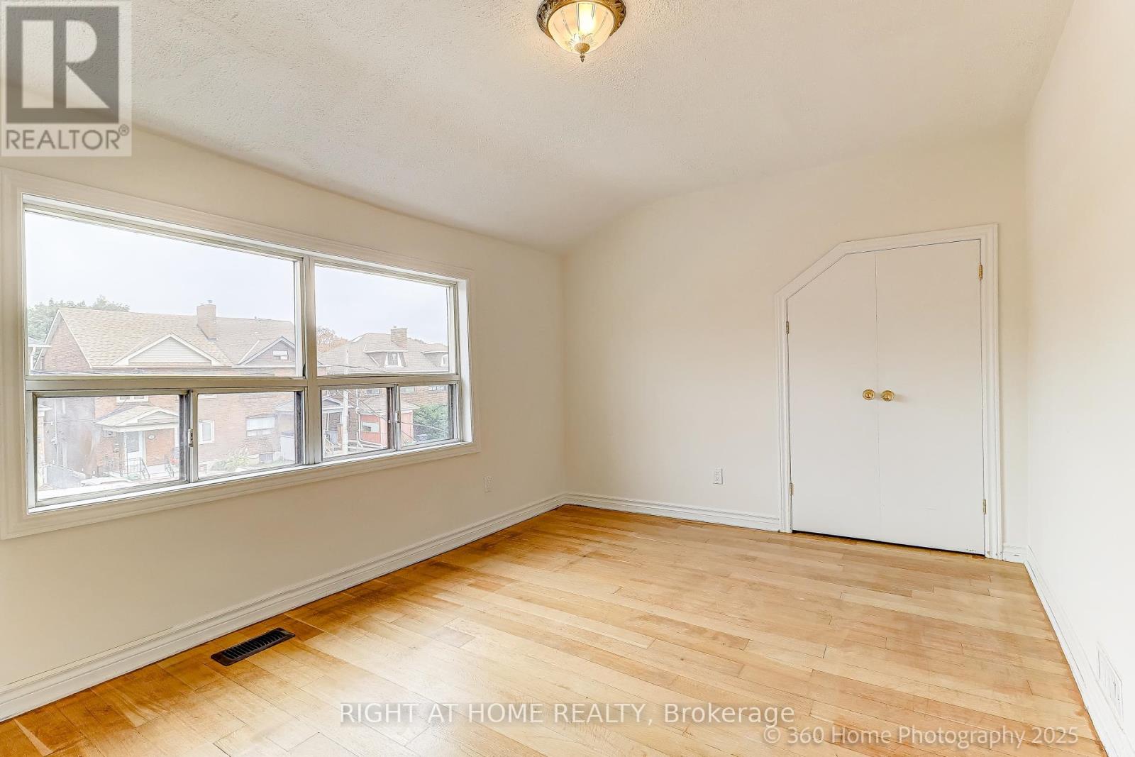 1994 Dufferin Street, Toronto (Caledonia-Fairbank), Ontario  M6E 3R2 - Photo 11 - W12449398