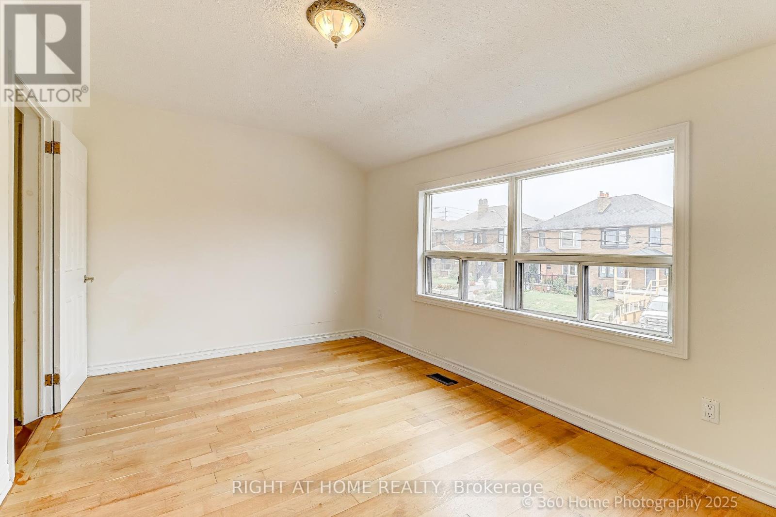 1994 Dufferin Street, Toronto (Caledonia-Fairbank), Ontario  M6E 3R2 - Photo 12 - W12449398