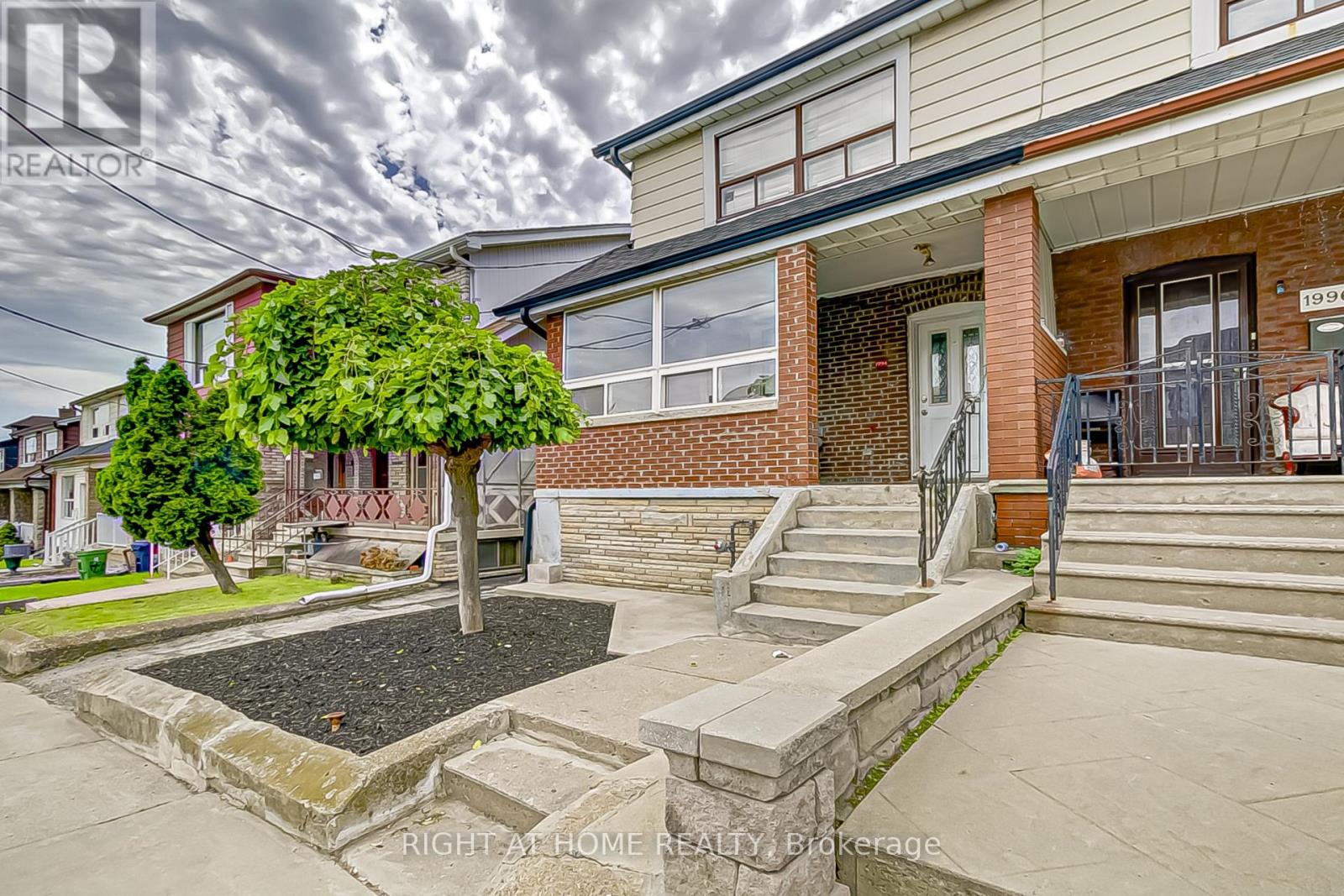 1994 Dufferin Street, Toronto (Caledonia-Fairbank), Ontario  M6E 3R2 - Photo 2 - W12449398