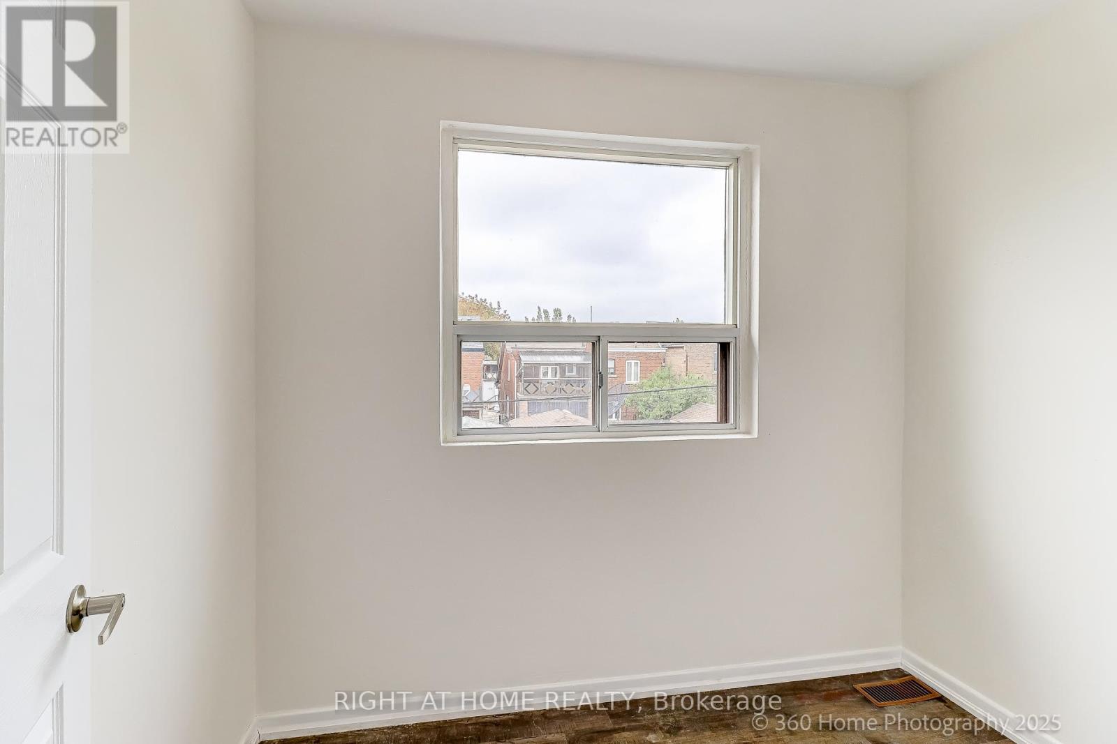 1994 Dufferin Street, Toronto (Caledonia-Fairbank), Ontario  M6E 3R2 - Photo 5 - W12449398