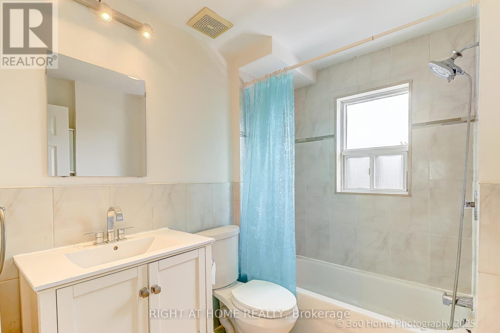1994 Dufferin Street, Toronto (Caledonia-Fairbank), Ontario  M6E 3R2 - Photo 6 - W12449398