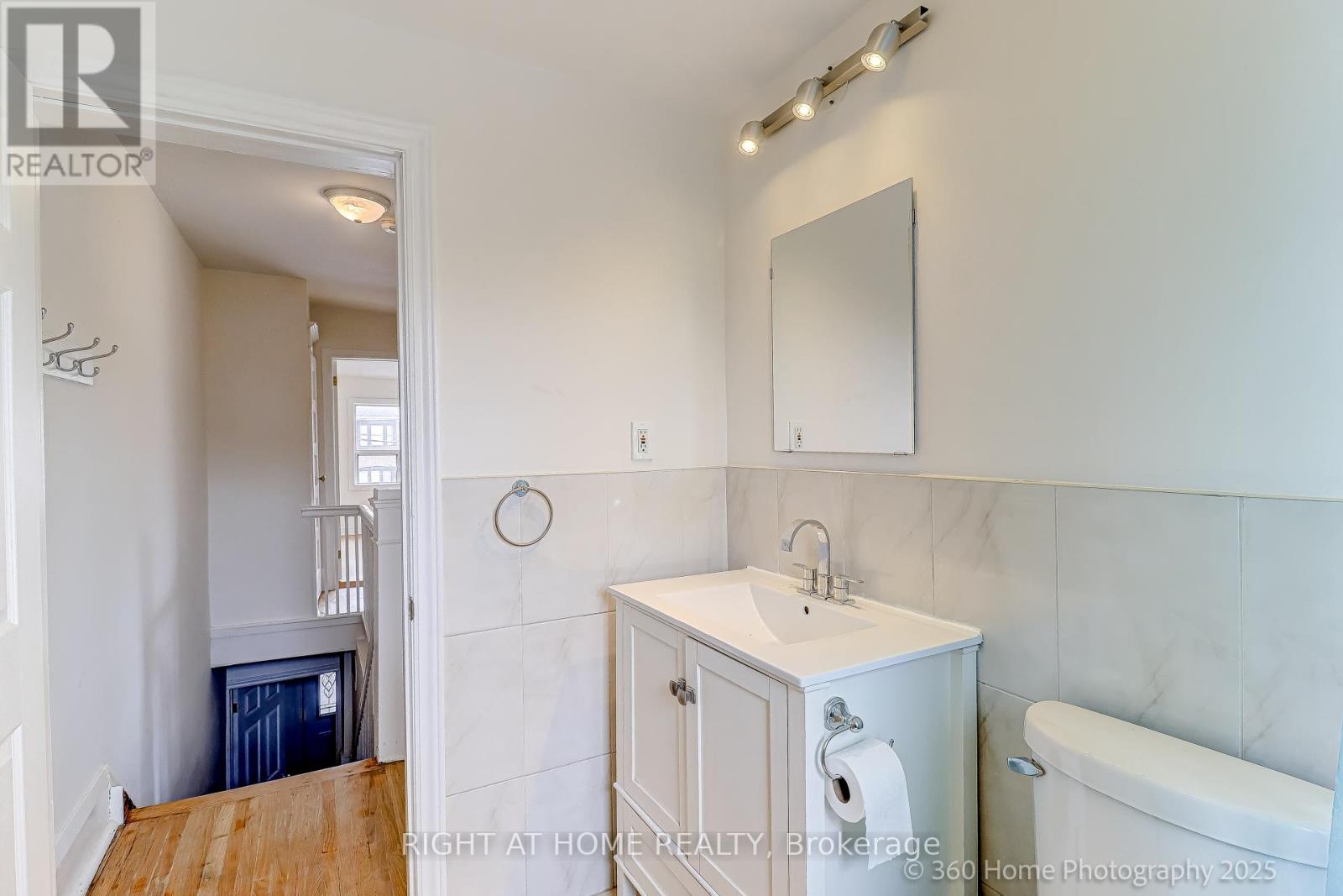 1994 Dufferin Street, Toronto (Caledonia-Fairbank), Ontario  M6E 3R2 - Photo 7 - W12449398
