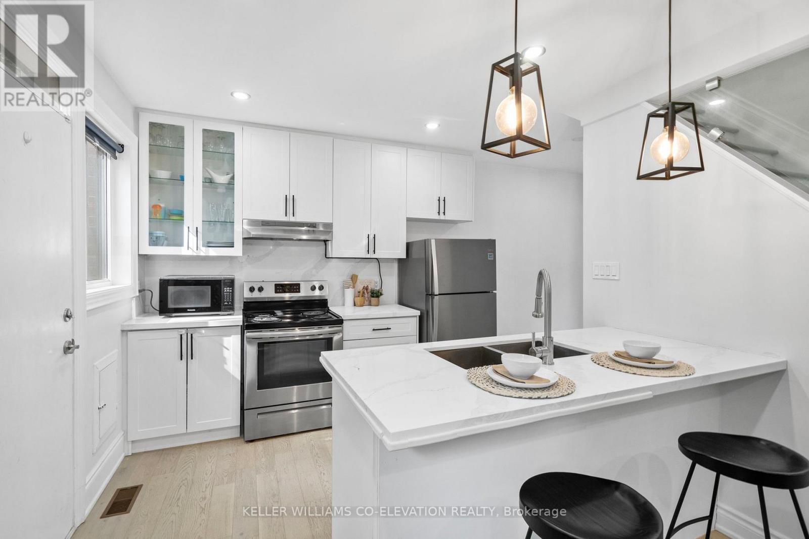 1244 Nigel Road, Mississauga (Clarkson), Ontario  L5J 3S7 - Photo 9 - W12449417