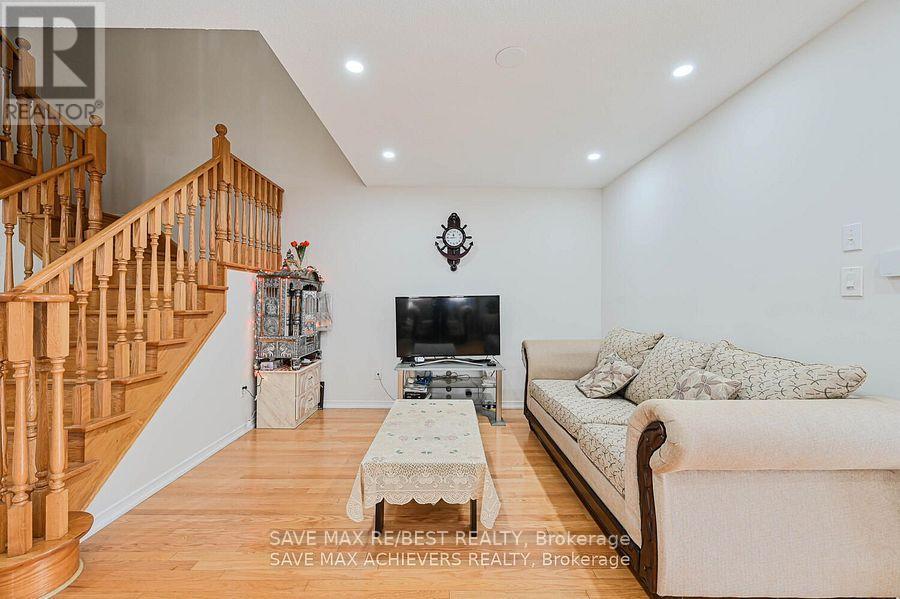 21 Riverplace Crescent, Brampton, Ontario  L6P 2N2 - Photo 5 - W12449419