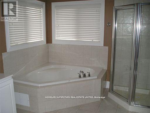1379 Norenko Court, Mississauga, Ontario  L5V 2M8 - Photo 5 - W12449436