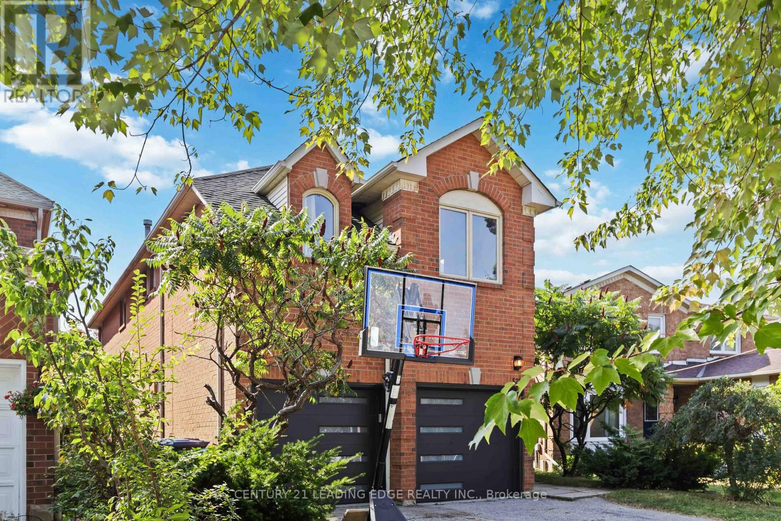 5201 Champlain Trail, Mississauga (Hurontario), Ontario  L5R 3B1 - Photo 2 - W12449440