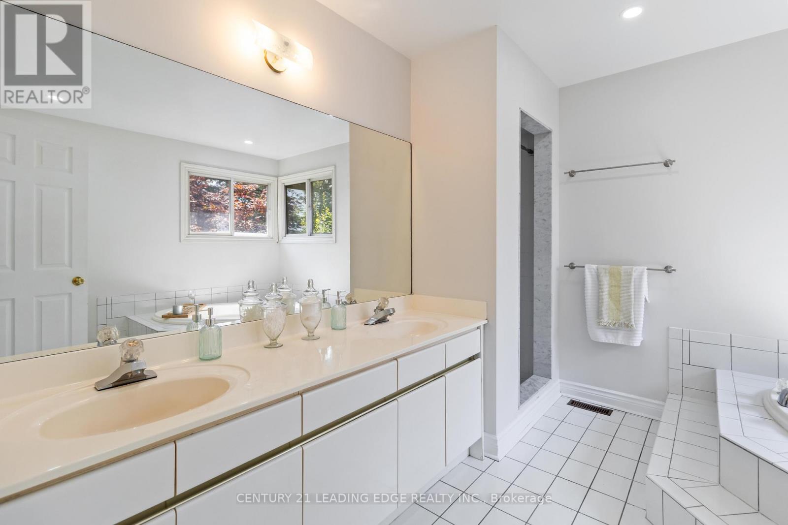 5201 Champlain Trail, Mississauga (Hurontario), Ontario  L5R 3B1 - Photo 28 - W12449440