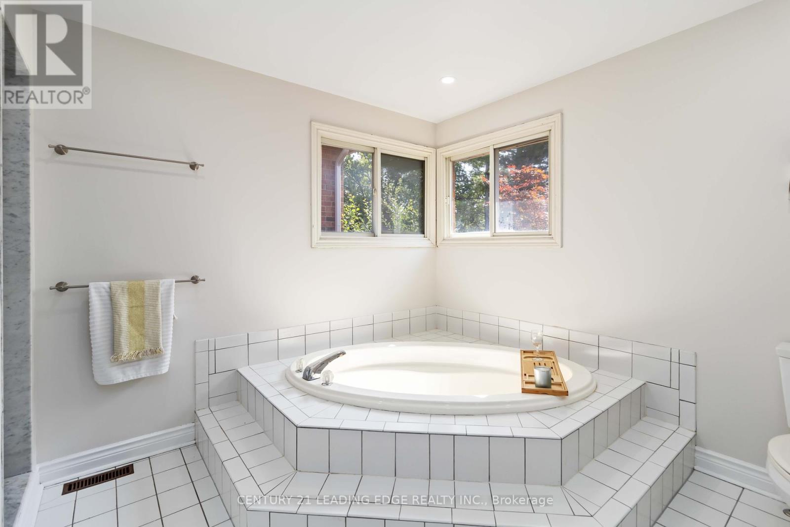5201 Champlain Trail, Mississauga (Hurontario), Ontario  L5R 3B1 - Photo 29 - W12449440