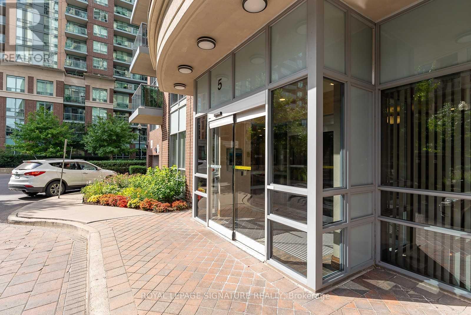 1401 - 5 Michael Power Place, Toronto, Ontario  M9A 0A3 - Photo 19 - W12449470